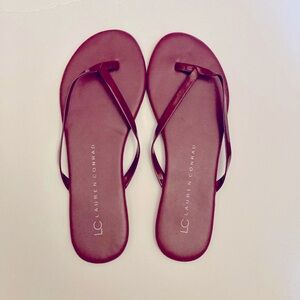 These LC Lauren Conrad Honey 2 Flip Flop Sandals are a size 6 and burgundy.
